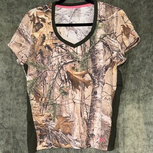 Realtree/Under Armour Collab Women's Woodland‎ Camo V-Neck Tee